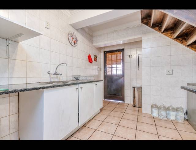 4 BEDROOM TOWNHOUSE RENTED IN ALLEN'S NEK